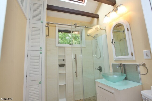 Building Photo - 56 Rogerene Way