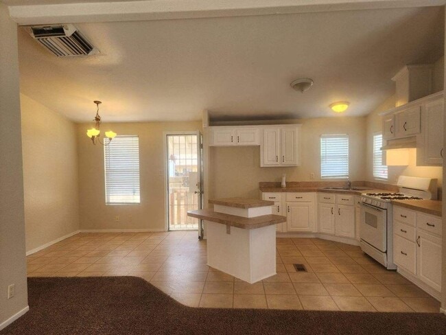 Building Photo - 505 33rd St