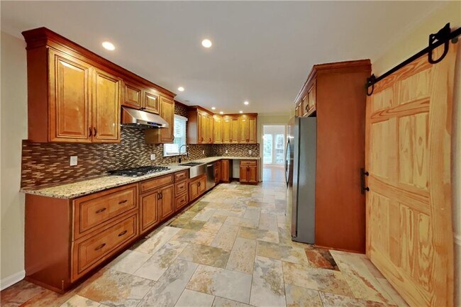 Building Photo - 3829 Bluffview Dr