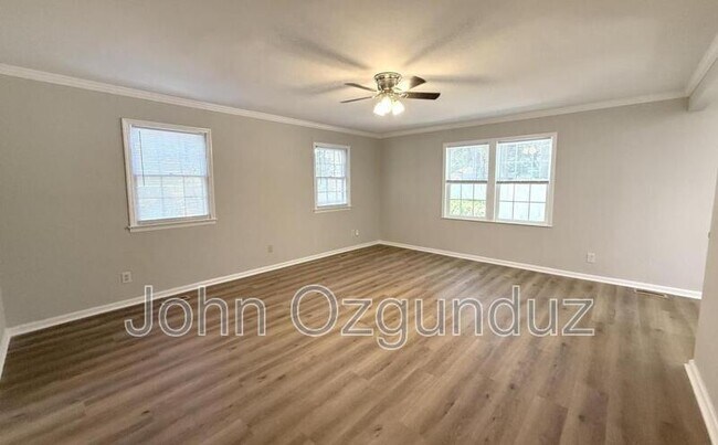 Building Photo - 3909 Westra Dr