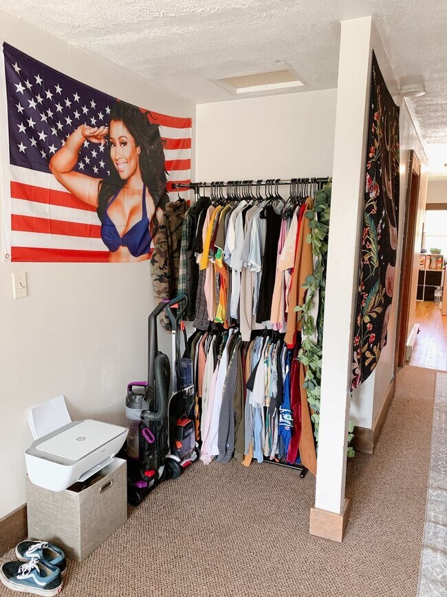 Building Photo - PRELEASE: 7 bdrm/2 bath in the York Neighborhood!