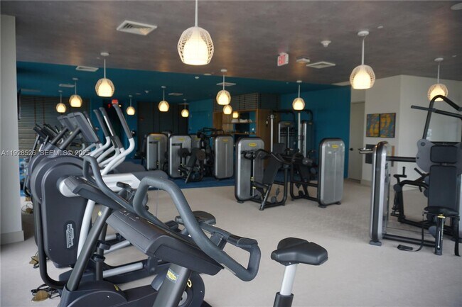 Building Photo - 121 NE 34th St