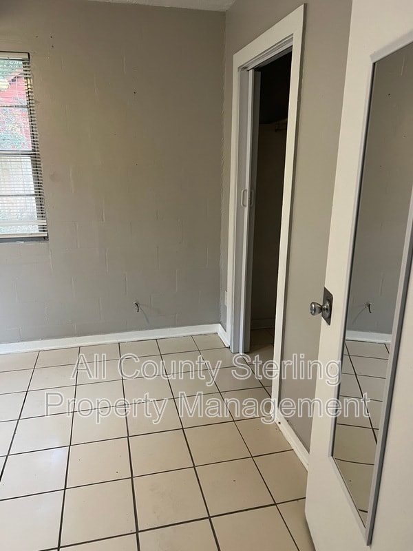 Building Photo - 521 SE 14th Terrace