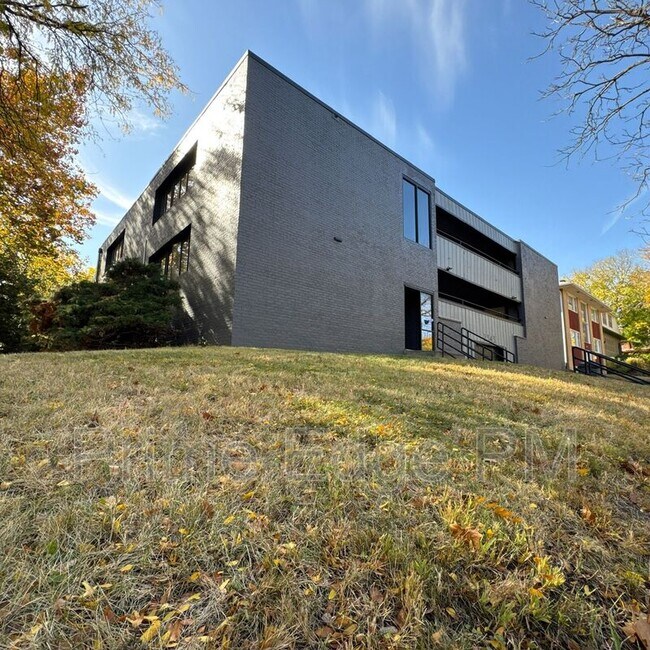 Building Photo - 2343 B St