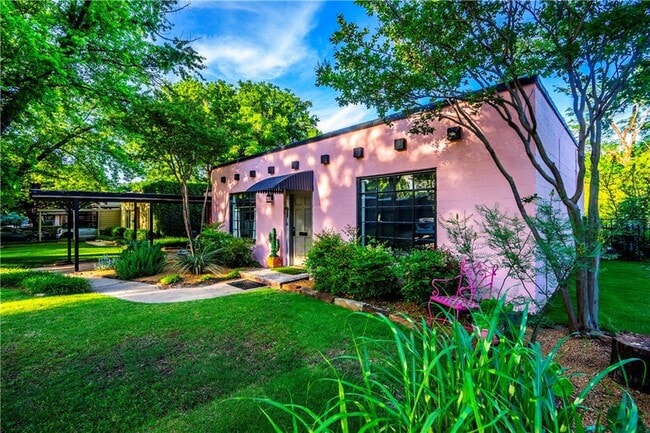 Primary Photo - 5404 N Military Ave