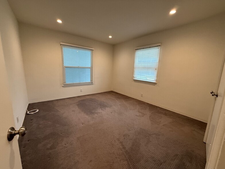 Oversized Bedroom - 811 S Catalina Ave