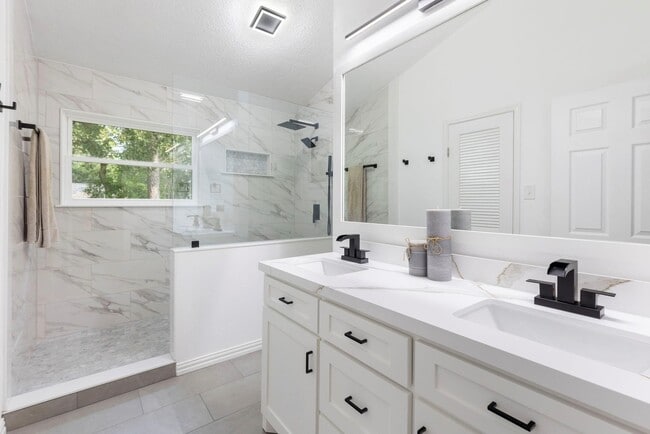 Building Photo - 38 Cricket Hollow Pl