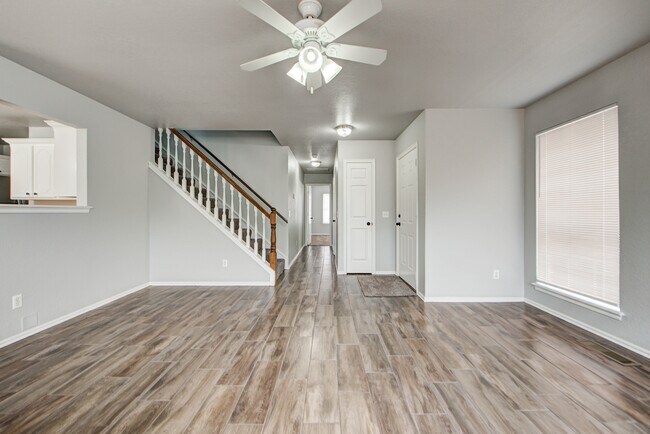 Building Photo - 917 Rambling Oaks Dr