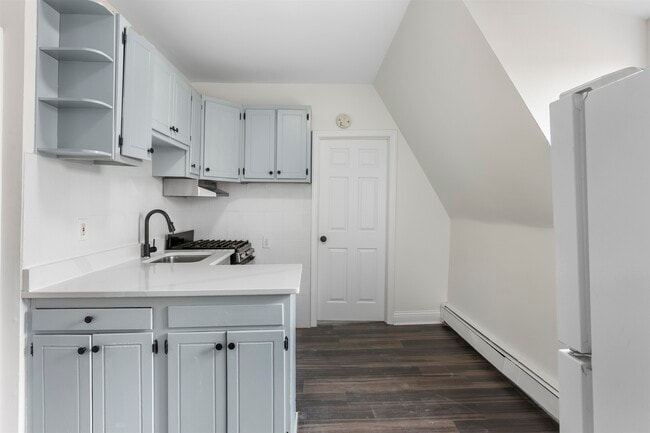 Building Photo - 676 Chestnut St