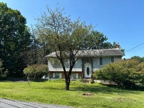 Building Photo - 2639 Lakeshore Dr