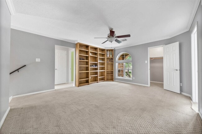 Building Photo - 16731 Creek Trail