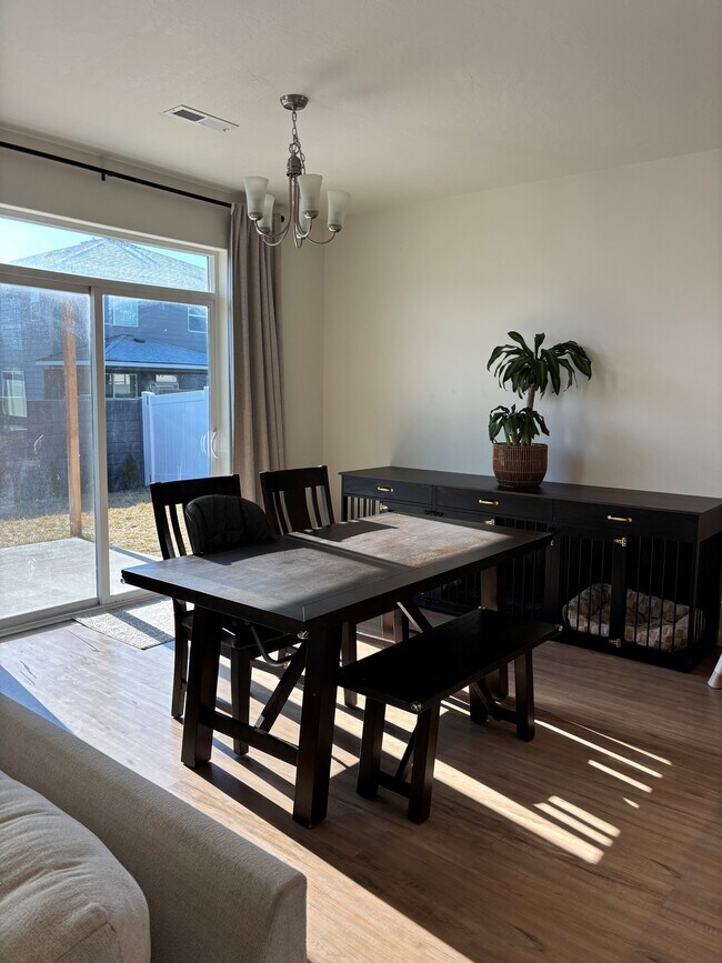 Building Photo - 8602 Ashen Dr