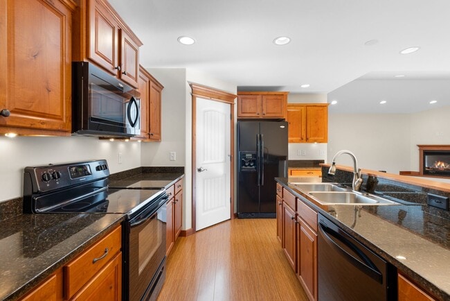 Building Photo - Spacious Single Level home with A/C & 3-car Garage