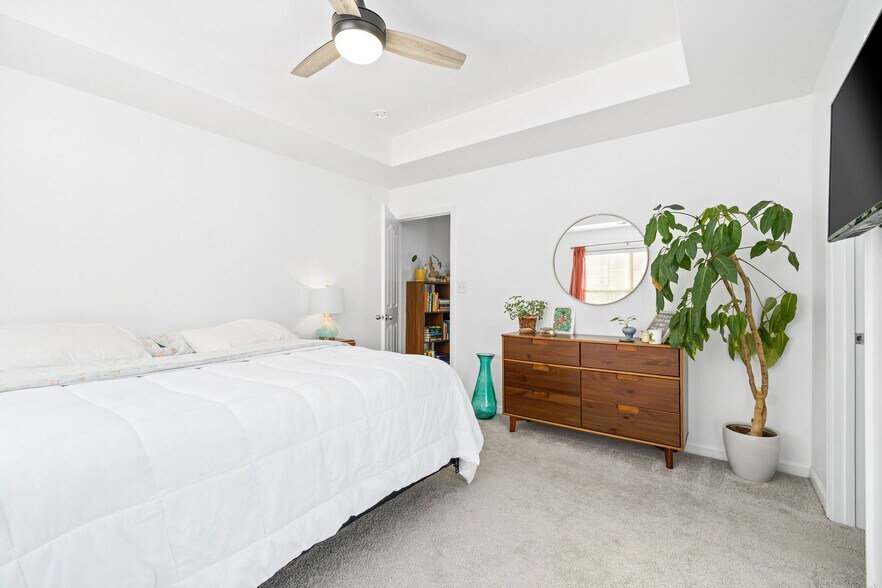 Building Photo - 525 Parkvue Village Way