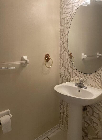 Building Photo - 145 SW 96th Ter