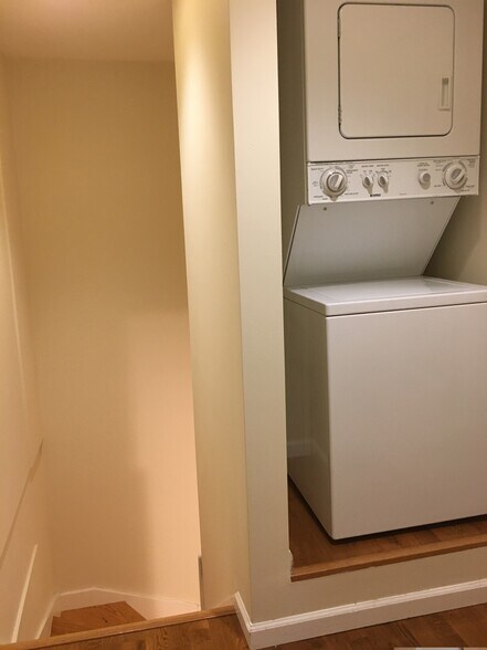 Building Photo - 61 W 15th St