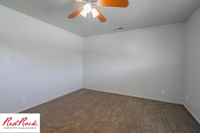 Building Photo - Upgraded 3 Bedroom Home in Bloomington Hills