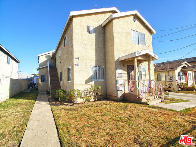 Primary Photo - 1555 W 204th St