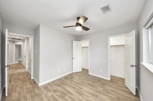 Building Photo - 2706 Plantation Dr