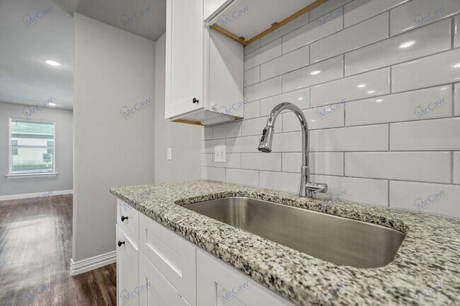 Building Photo - 105 Commerce St