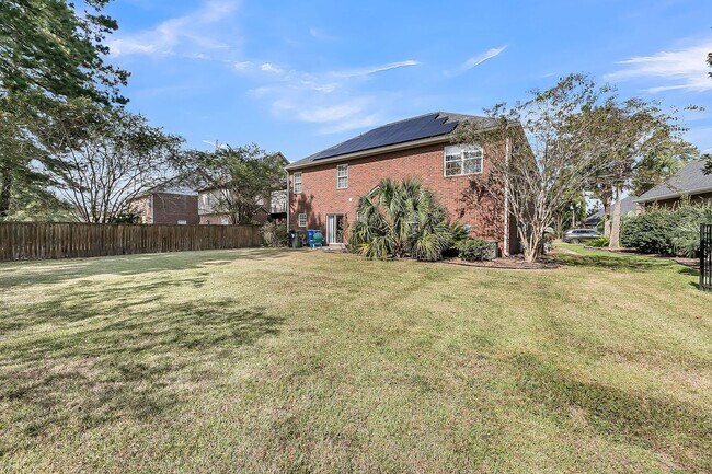 Building Photo - 8725 Evangeline Dr