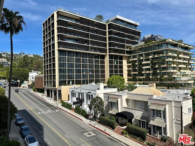 Building Photo - 999 N Doheny Dr