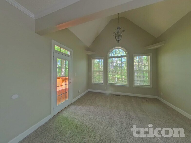 Building Photo - 111 Beaverbrook Ln