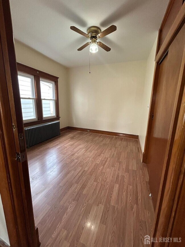 Building Photo - 124 William St