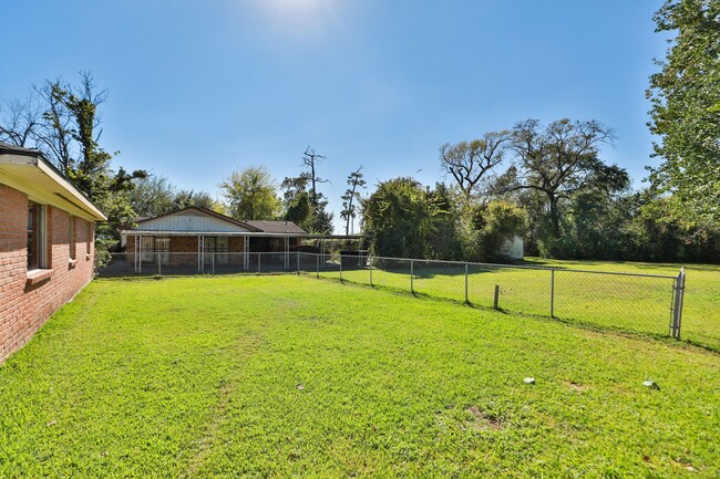 Building Photo - 812 Coolidge St