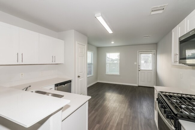 Primary Photo - 6031 Sugar Field Ln