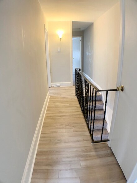 Building Photo - 164 Markle St