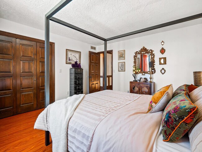 Building Photo - 1811 Breezewood Dr