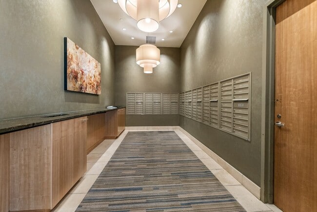 Building Photo - Luxury 2 Bed 1.75 Bath Furnished Downtown Seattle Condo with Stunning Views