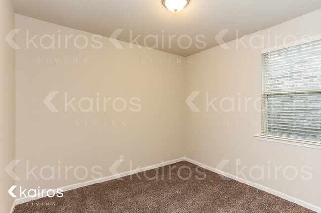 Building Photo - 6431 Tiger Pointe Dr.