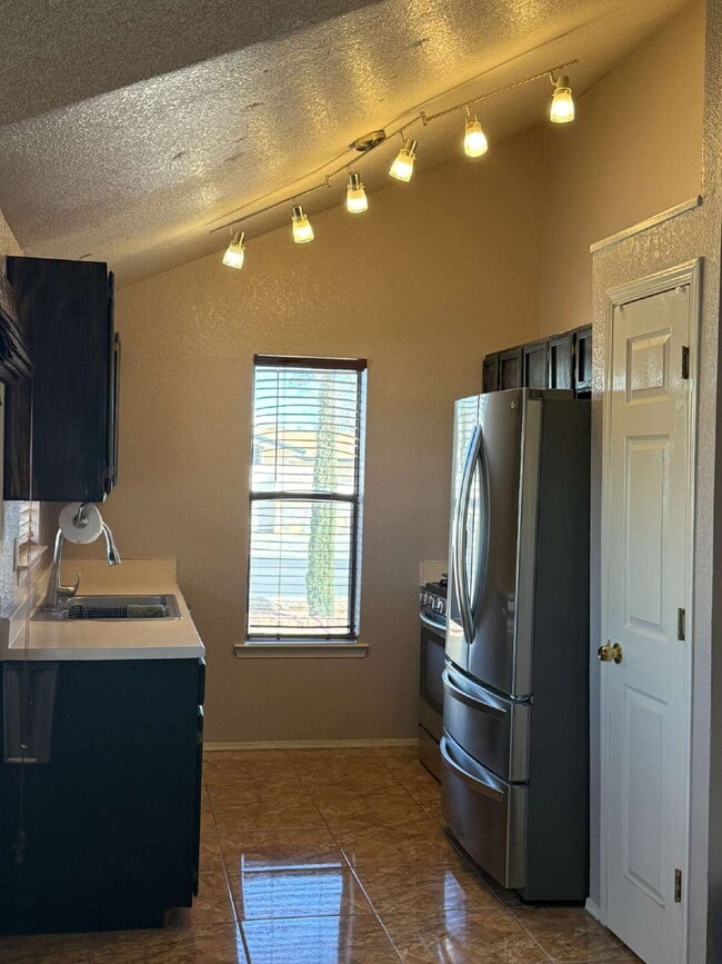 Building Photo - 15327 Woodhill Ct