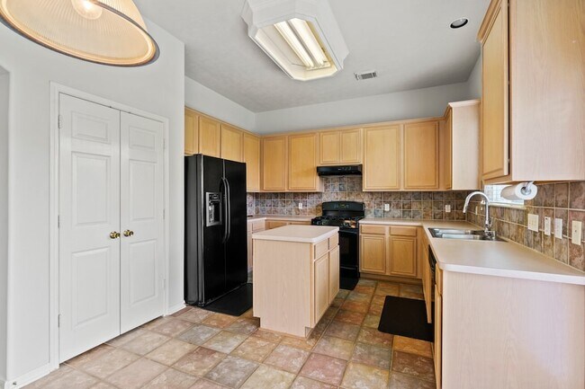 Building Photo - 4030 Chestnut Bend