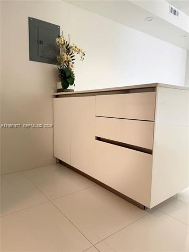 Building Photo - 4000 Towerside Terrace