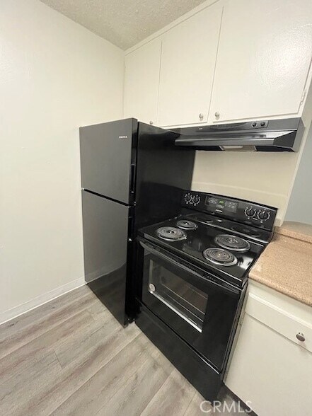 Building Photo - 685 E Vista Chino