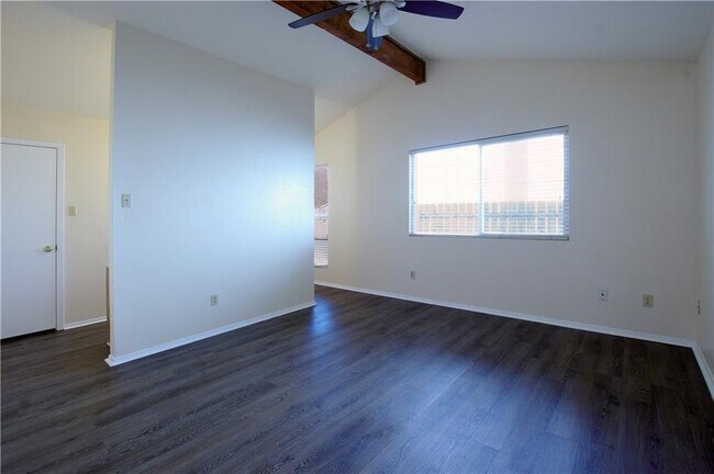 Building Photo - 507 Riverwood Dr