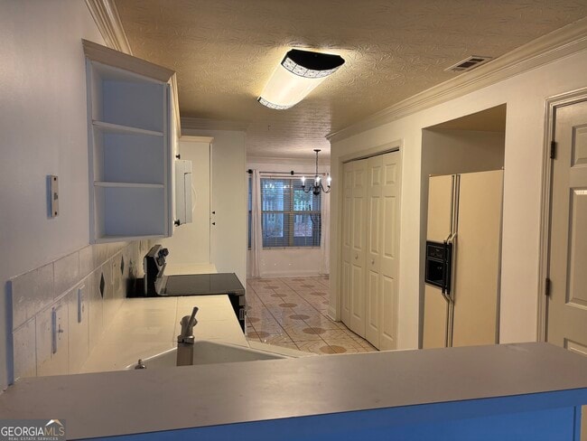 Building Photo - 12 Intown Pl