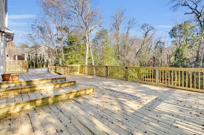 Building Photo - 112 Wild Oak Dr