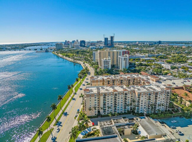 Building Photo - 1805 N Flagler Dr