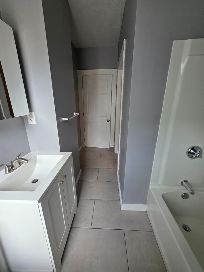 Building Photo - 161 4th St