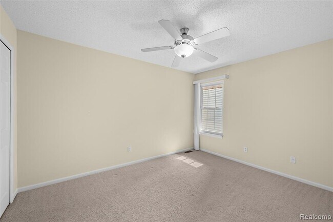Building Photo - 4911 Oak Hill Dr