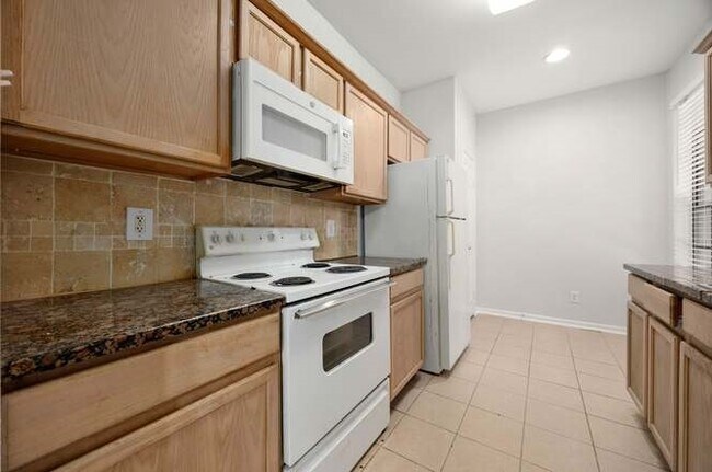 Building Photo - 2255 Braeswood Park Dr