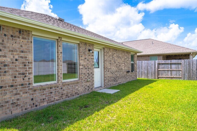 Building Photo - 2805 Fountain Wds Dr