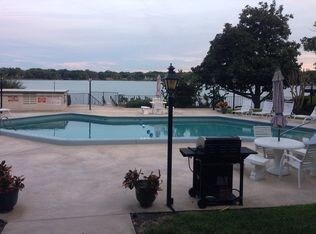 swimming pool with free barbeque grills - 2893 S Osceola Ave