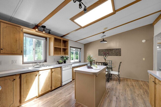 Building Photo - 3-Bedroom 2-Bathroom home with HUGE Shop in Cedar Flats