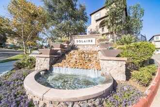 Building Photo - Charming 2-Bed / 2.5-Bath Townhouse in the...