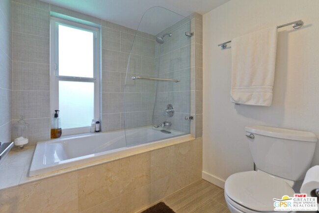 Building Photo - 3545 Ridgeview Cir S